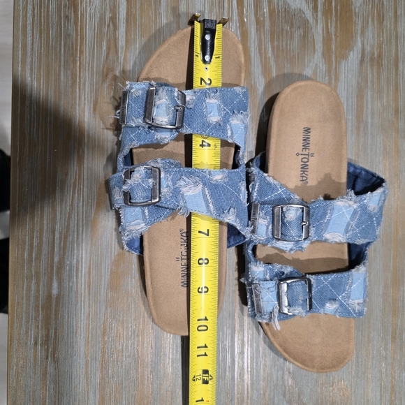 Minnetonka Patchwork Denim Sandals, Size 10 - Picture 11 of 11
